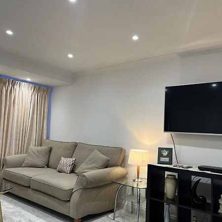 Blessings Of Peace Home Away From Home Cardiff Esterno foto
