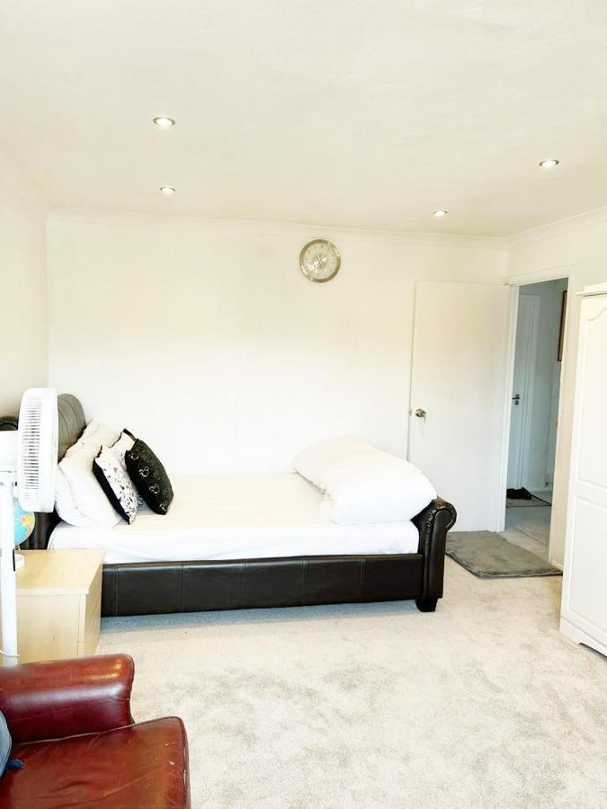 Blessings Of Peace Home Away From Home Cardiff Esterno foto