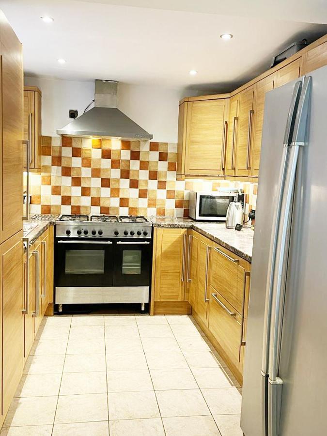 Blessings Of Peace Home Away From Home Cardiff Esterno foto