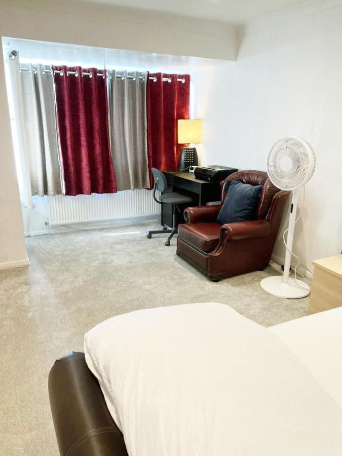 Blessings Of Peace Home Away From Home Cardiff Esterno foto
