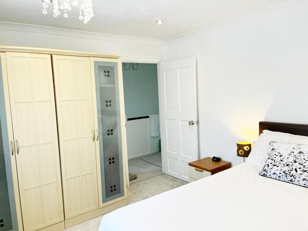 Blessings Of Peace Home Away From Home Cardiff Esterno foto