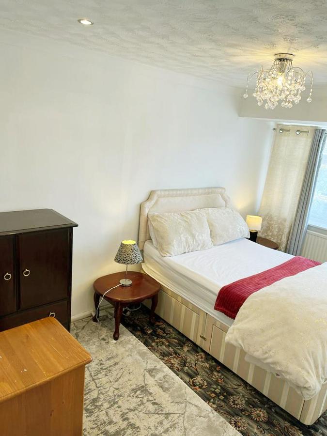 Blessings Of Peace Home Away From Home Cardiff Esterno foto