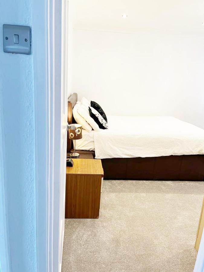 Blessings Of Peace Home Away From Home Cardiff Esterno foto