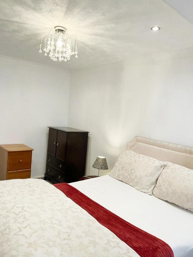Blessings Of Peace Home Away From Home Cardiff Esterno foto