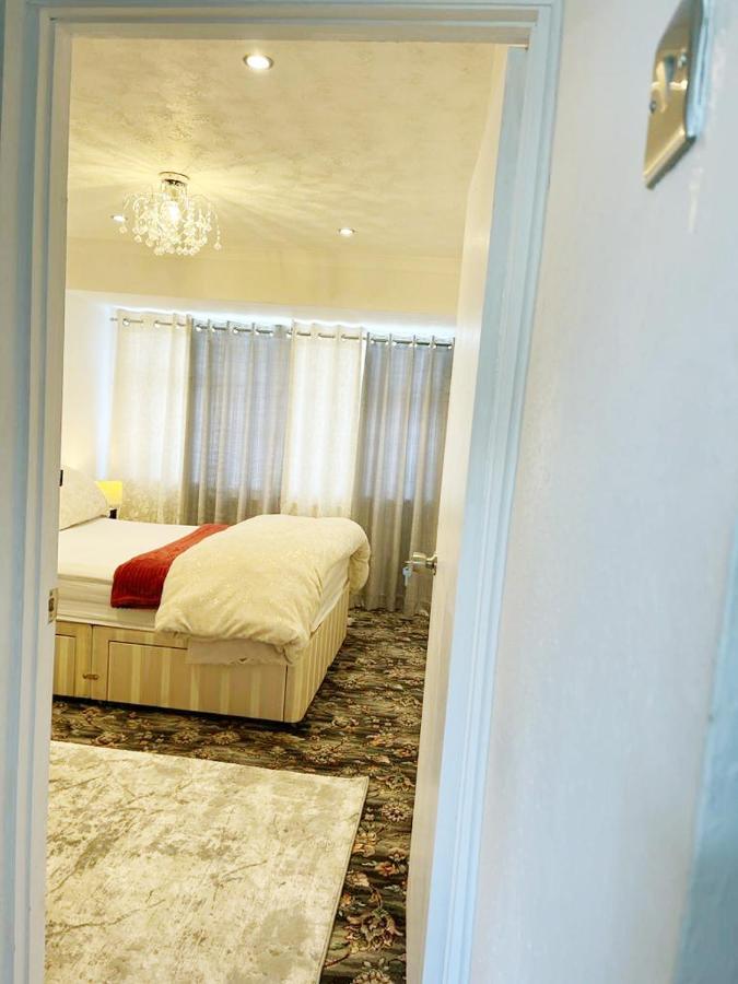 Blessings Of Peace Home Away From Home Cardiff Esterno foto