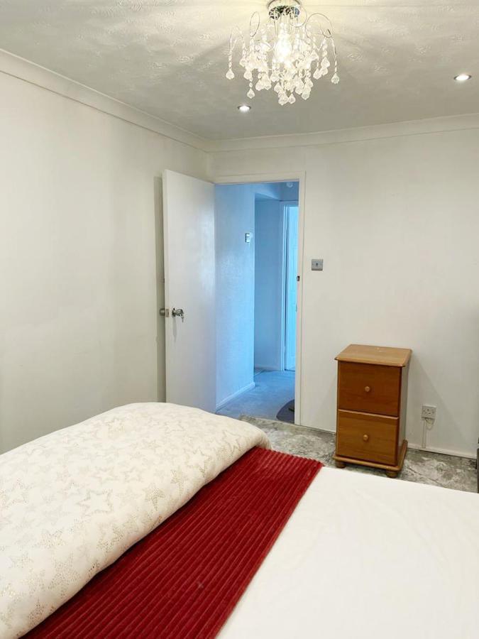 Blessings Of Peace Home Away From Home Cardiff Esterno foto