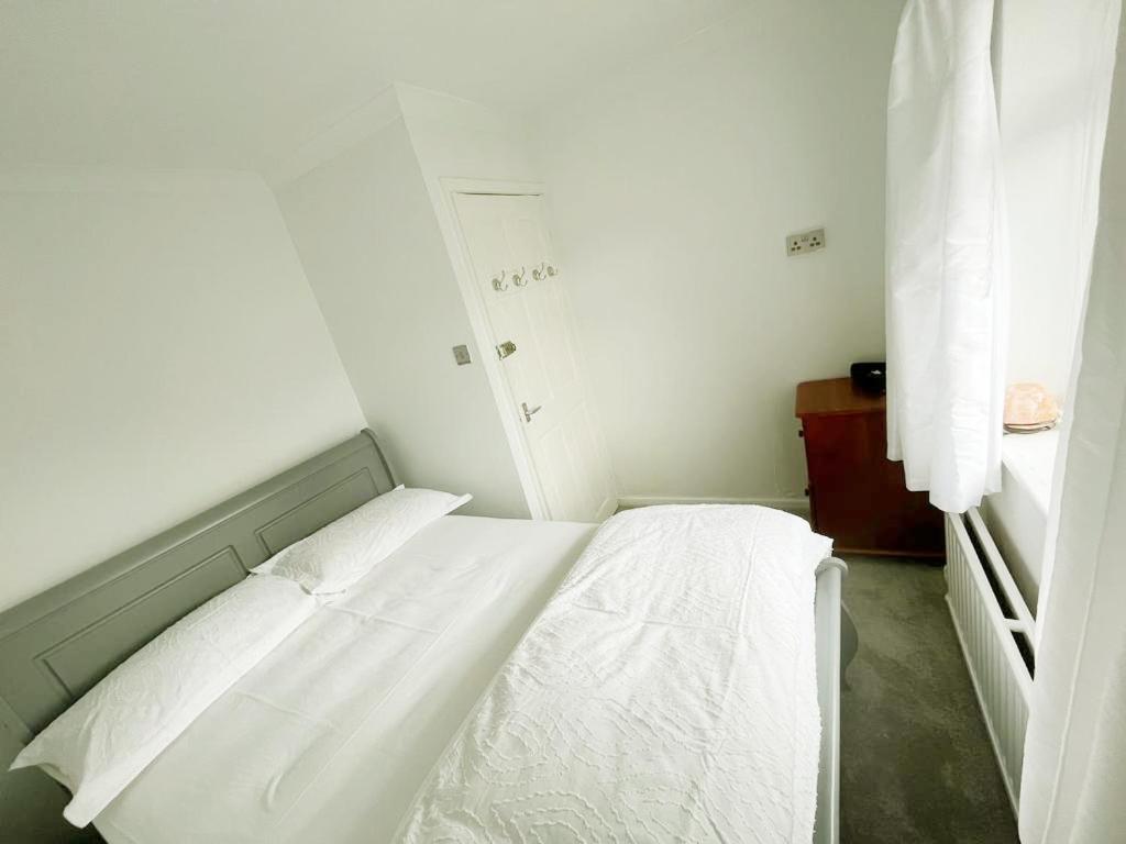 Blessings Of Peace Home Away From Home Cardiff Esterno foto