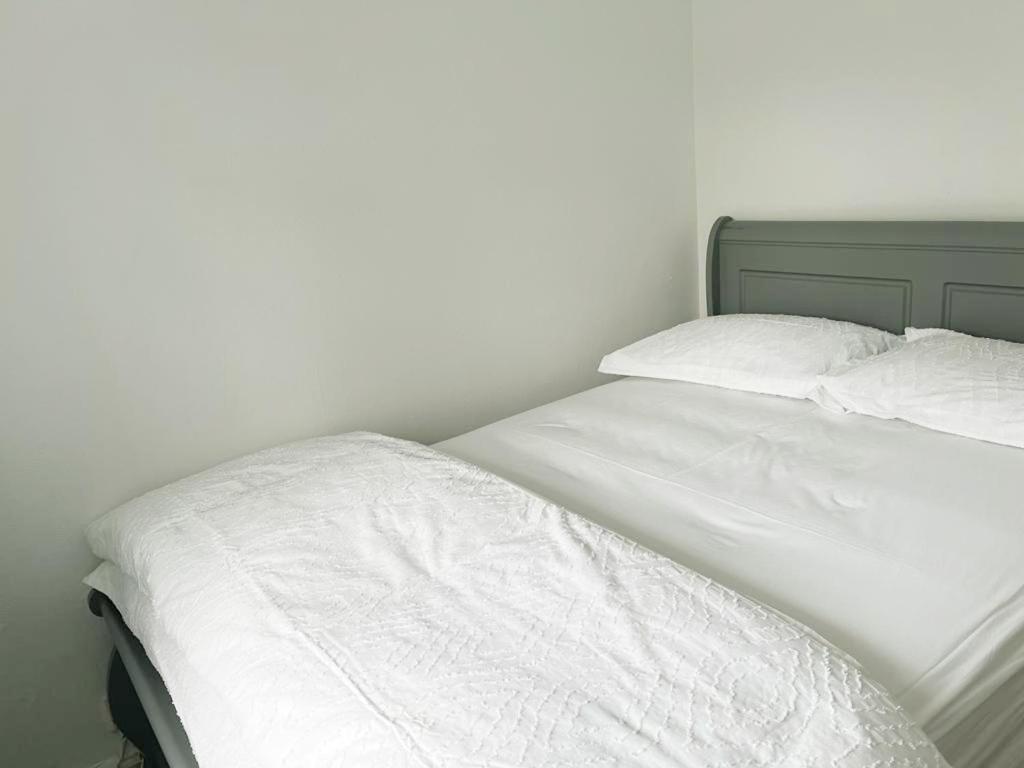 Blessings Of Peace Home Away From Home Cardiff Esterno foto