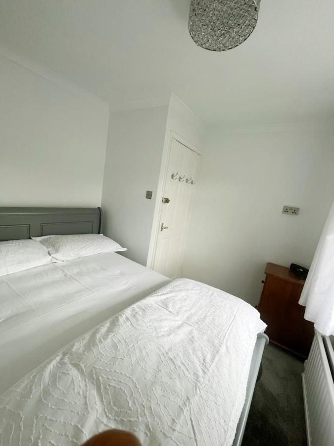 Blessings Of Peace Home Away From Home Cardiff Esterno foto