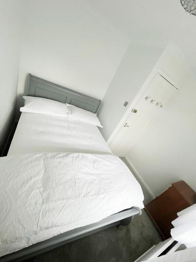 Blessings Of Peace Home Away From Home Cardiff Esterno foto