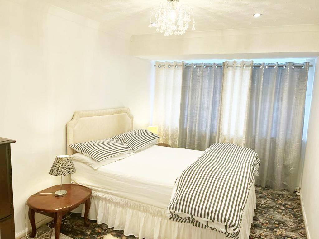 Blessings Of Peace Home Away From Home Cardiff Esterno foto