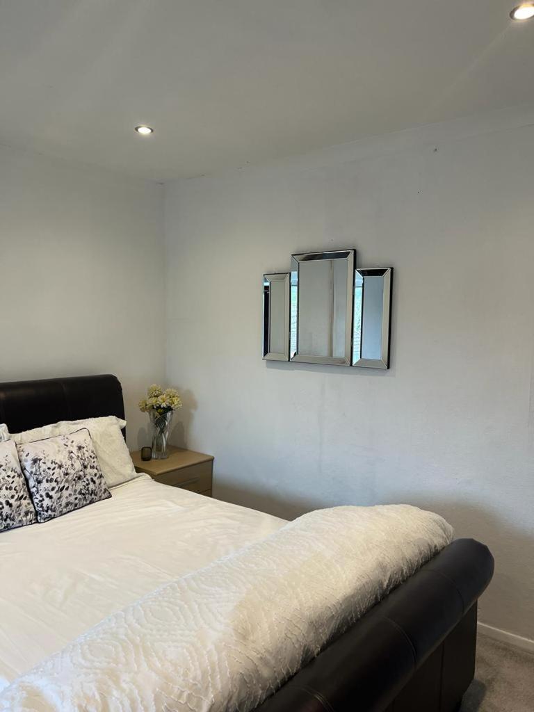 Blessings Of Peace Home Away From Home Cardiff Esterno foto