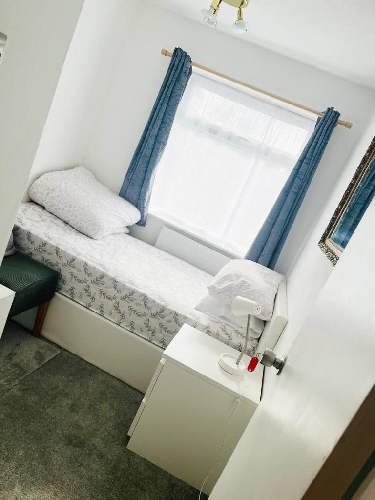 Blessings Of Peace Home Away From Home Cardiff Esterno foto